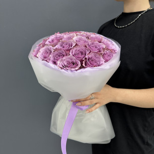 25 фиолетовых кенийских роз